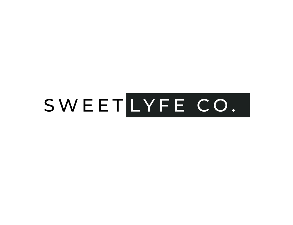 Join the Sweet Lyfe and show off your style with this minimalist ceramic mug. Inspired by our brand and all things trendy, this mug is perfect to add to your collection. This mug is 11 oz, lead and BPA free, and microwave and dishwasher safe!